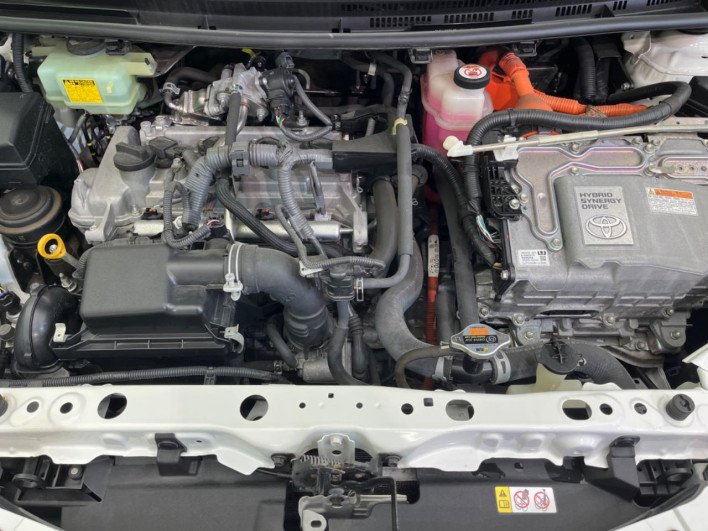 2017 Toyota Aqua DAA-NHP10 (UW-69f56b8f38bb8)[4]