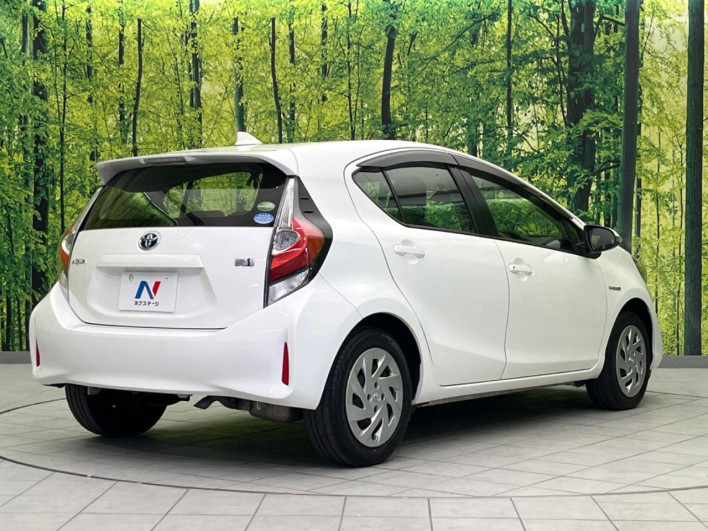 2017 Toyota Aqua DAA-NHP10 (UW-69f56b8f38bb8)[26]