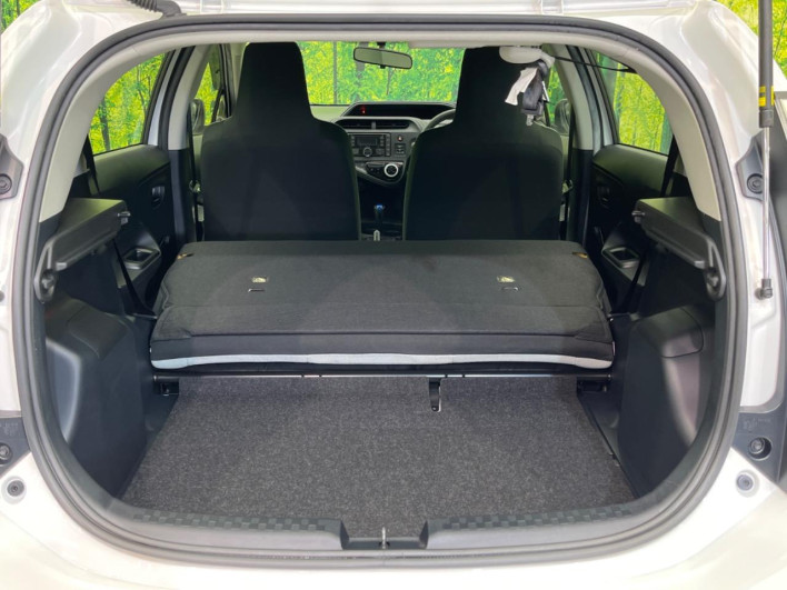 2017 Toyota Aqua DAA-NHP10 (UW-69f56b8f38bb8)[22]