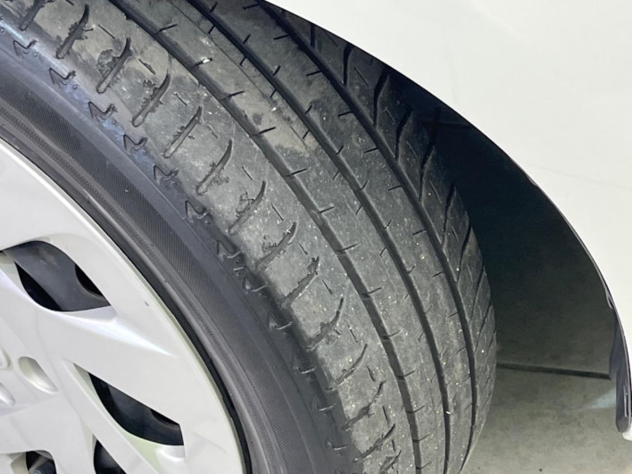 2017 Toyota Aqua DAA-NHP10 (UW-69f56b8f38bb8)[6]