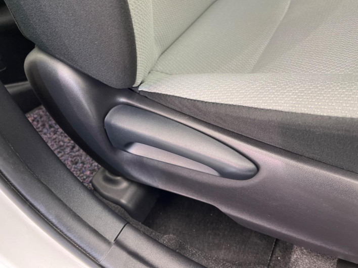 2017 Toyota Aqua DAA-NHP10 (UW-69f56b8f38bb8)[29]