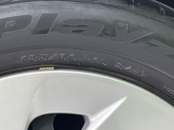2017 Toyota Aqua DAA-NHP10 (UW-69f56b8f38bb8)[9]