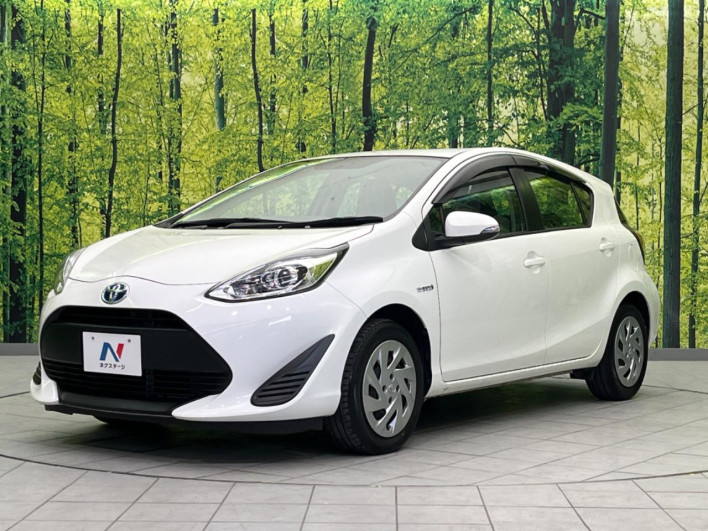 2017 Toyota Aqua DAA-NHP10 (UW-69f56b8f38bb8)[12]