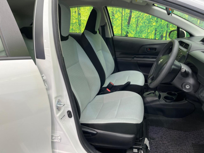 2017 Toyota Aqua DAA-NHP10 (UW-69f56b8f38bb8)[28]