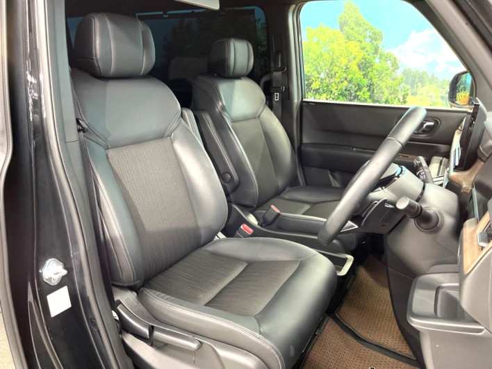 2022 Honda Step Wagon 6AA-RP8 (UW-69f56ba1b0c35)[28]