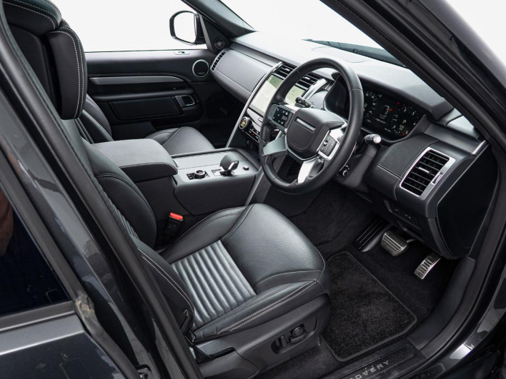 2025 Land Rover Discovery 3CA-LR3WB (UW-69f56bb705d0e)[25]