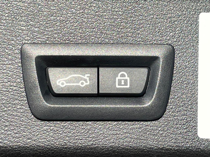 2017 BMW X1 LDA-HT20 (UW-69f56bcb72975)[26]