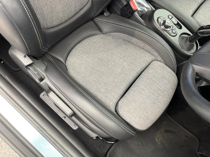 2021 Rover Mini 3DA-XY15MW (UW-69f56bd21379f)[29]