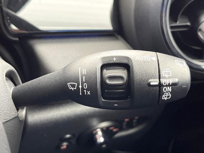 2021 Rover Mini 3DA-XV20MW (UW-69f56bd241fa6)[9]