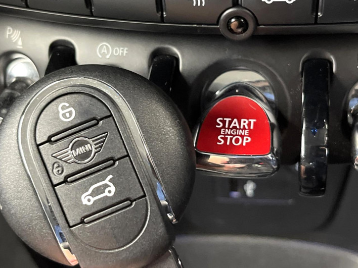 2021 Rover Mini 3DA-XV20MW (UW-69f56bd241fa6)[17]