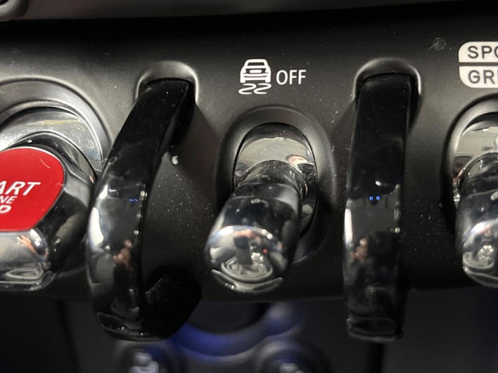 2021 Rover Mini 3DA-XV20MW (UW-69f56bd241fa6)[16]