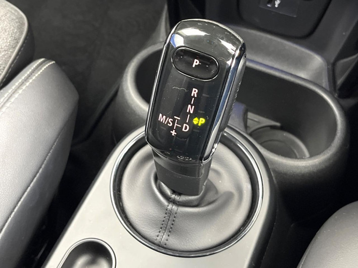 2021 Rover Mini 3DA-XV20MW (UW-69f56bd241fa6)[21]