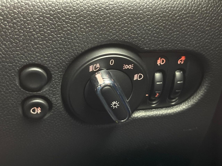 2021 Rover Mini 3DA-XV20MW (UW-69f56bd241fa6)[6]