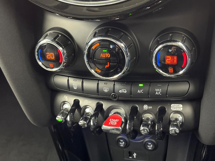 2021 Rover Mini 3DA-XV20MW (UW-69f56bd241fa6)[14]