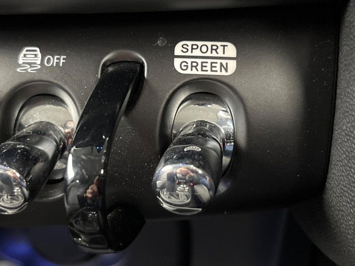 2021 Rover Mini 3DA-XV20MW (UW-69f56bd241fa6)[15]