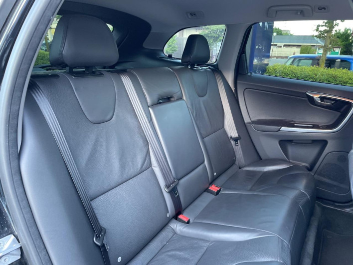 2014 Volvo XC60 CBA-DB4204TXC (UW-69f56bd7411d5)[28]