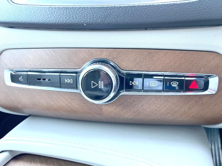 2019 Volvo XC90 3DA-LD4204TXC (UW-69f56bd779bd9)[9]