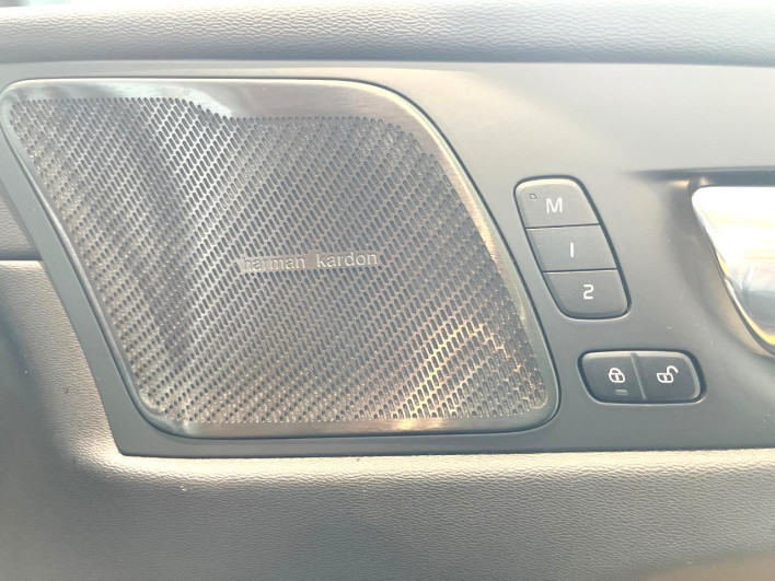 2020 Volvo XC60 5AA-UB420TXCM (UW-69f56bd97caf8)[7]