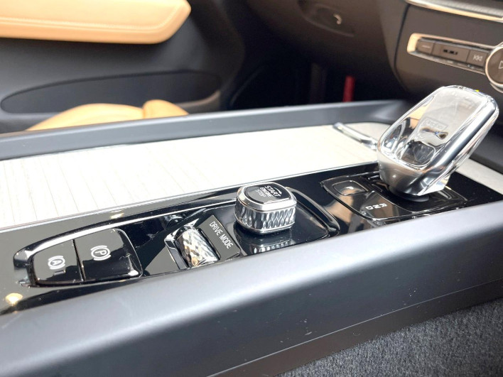 2020 Volvo XC60 5AA-UB420TXCM (UW-69f56bd97caf8)[23]