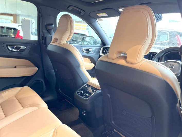 2020 Volvo XC60 5AA-UB420TXCM (UW-69f56bd97caf8)[10]