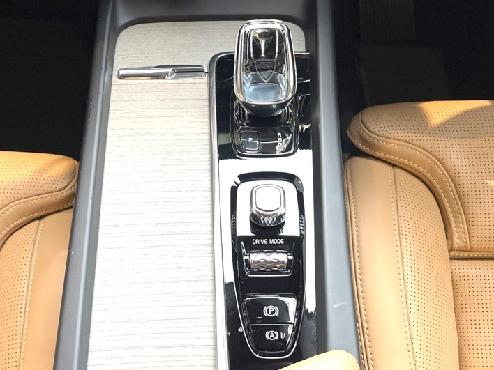 2020 Volvo XC60 5AA-UB420TXCM (UW-69f56bd97caf8)[18]
