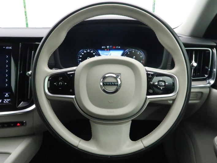 2019 Volvo V60 DBA-ZB420 (UW-69f56bd9a7a4b)[11]
