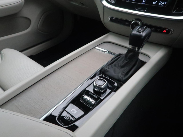 2019 Volvo V60 DBA-ZB420 (UW-69f56bd9a7a4b)[19]