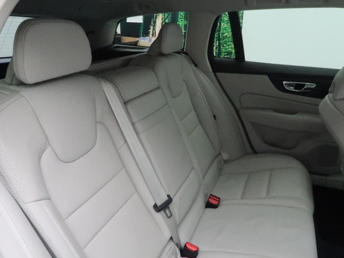 2019 Volvo V60 DBA-ZB420 (UW-69f56bd9a7a4b)[26]