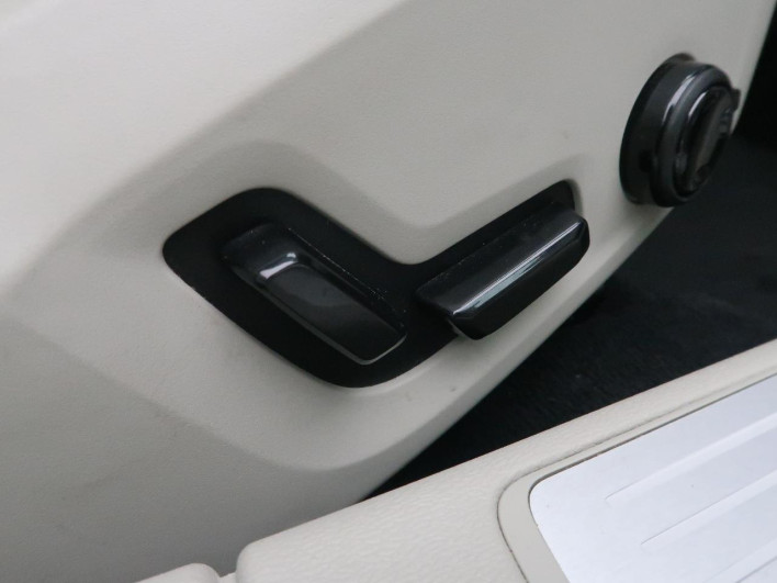 2019 Volvo V60 DBA-ZB420 (UW-69f56bd9a7a4b)[25]