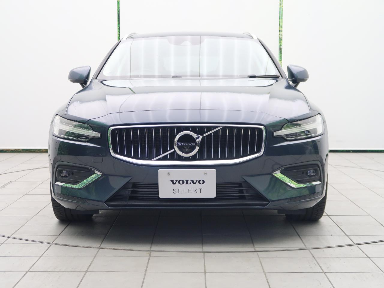 2019 Volvo V60 DBA-ZB420