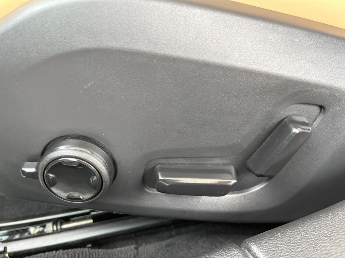 2019 Volvo V60 DBA-ZB420 (UW-69f56bda4ddd9)[19]