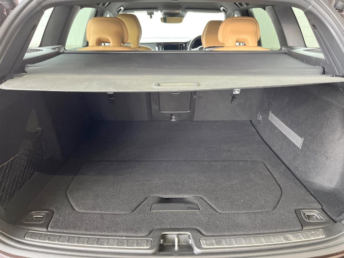 2019 Volvo V60 DBA-ZB420 (UW-69f56bda4ddd9)[29]