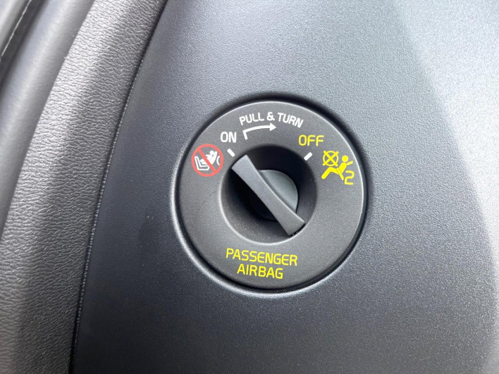 2019 Volvo V60 DBA-ZB420 (UW-69f56bda4ddd9)[20]
