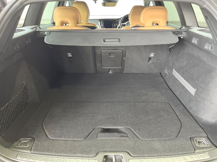 2019 Volvo V60 DBA-ZB420 (UW-69f56bda4ddd9)[28]