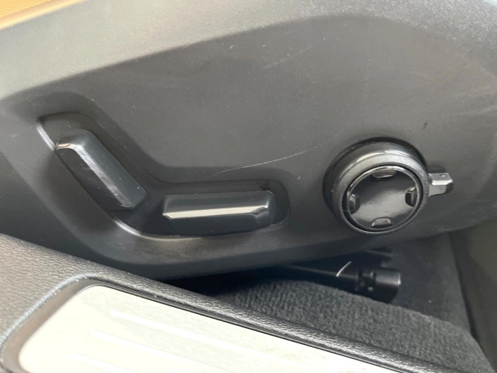 2019 Volvo V60 DBA-ZB420 (UW-69f56bda4ddd9)[13]