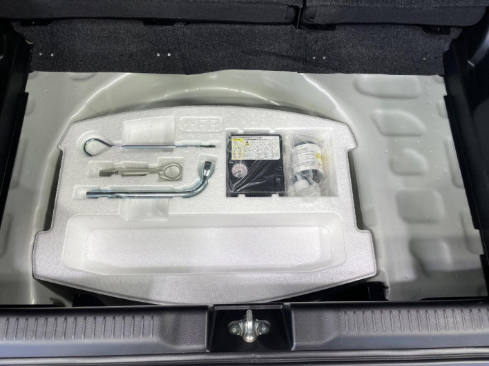 2018 Suzuki Swift DBA-ZC83S (UW-69f56bdef177f)[25]