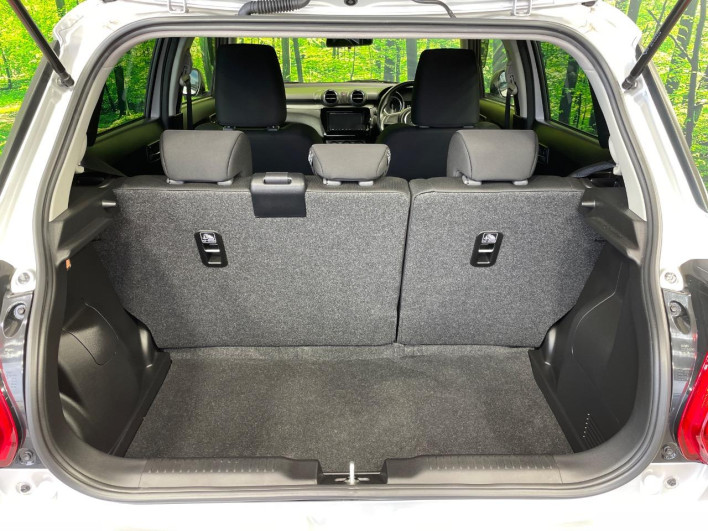 2018 Suzuki Swift DBA-ZC83S (UW-69f56bdef177f)[22]