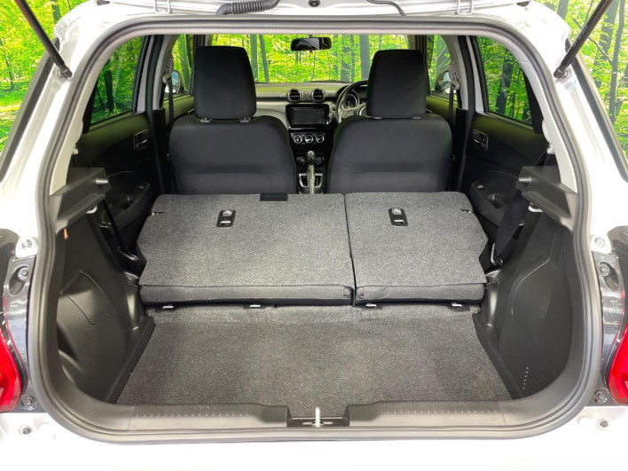 2018 Suzuki Swift DBA-ZC83S (UW-69f56bdef177f)[23]
