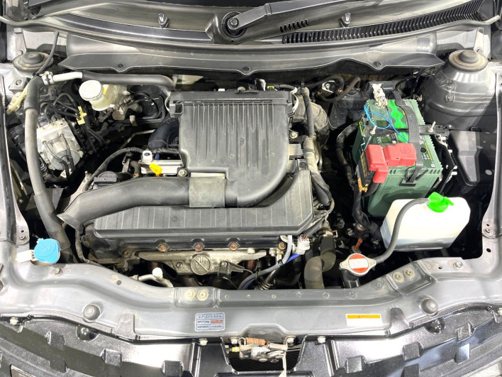 2013 Suzuki Swift DBA-ZD72S (UW-69f56be08b017)[4]