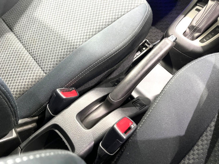 2013 Suzuki Swift DBA-ZD72S (UW-69f56be08b017)[23]