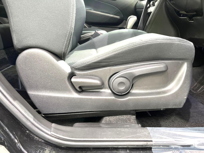 2013 Suzuki Swift DBA-ZD72S (UW-69f56be08b017)[12]