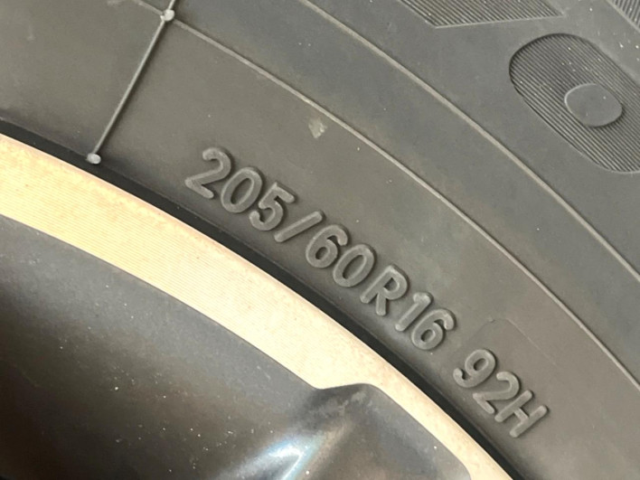 2014 Toyota Voxy DBA-ZRR80W (UW-69f56be5ceb35)[26]