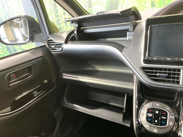 2017 Toyota Noah DBA-ZRR80W (UW-69f56be98dc56)[22]