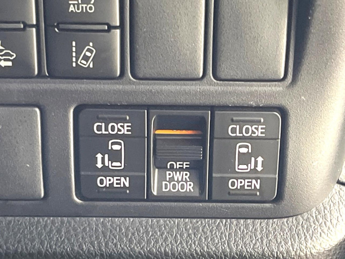 2017 Toyota Noah DBA-ZRR80W (UW-69f56be98dc56)[6]