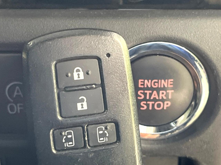 2017 Toyota Noah DBA-ZRR80W (UW-69f56be98dc56)[8]