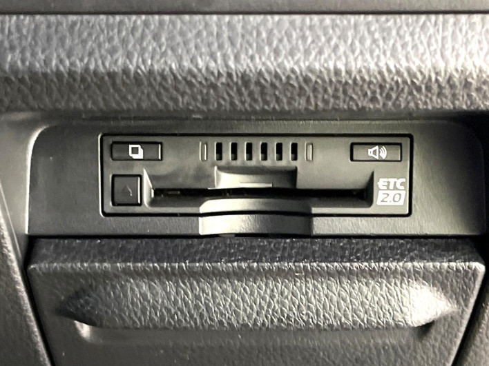 2017 Toyota Noah DBA-ZRR80W (UW-69f56be98dc56)[5]