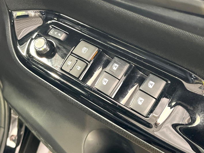 2017 Toyota Noah DBA-ZRR80W (UW-69f56be98dc56)[4]