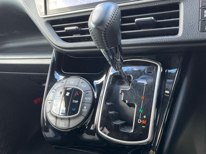 2018 Toyota Noah DBA-ZRR80W (UW-69f56bec14fbf)[17]