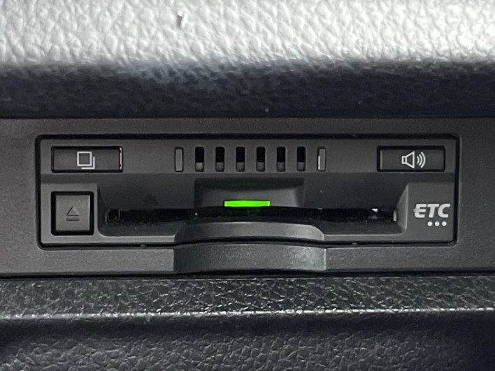 2018 Toyota Noah DBA-ZRR80W (UW-69f56bec14fbf)[23]