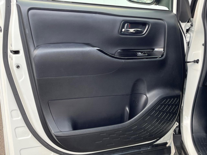 2018 Toyota Noah DBA-ZRR80W (UW-69f56bec14fbf)[28]